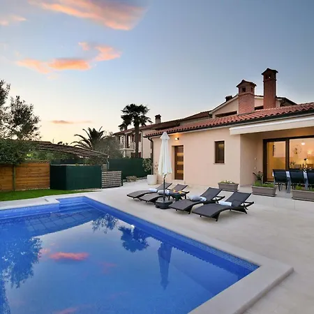 Lavanda Villa *
